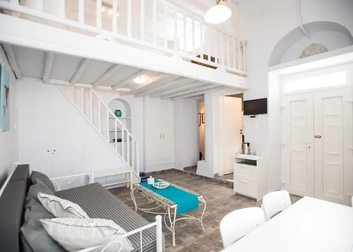 Traditional Split Level House In Mykonos Town